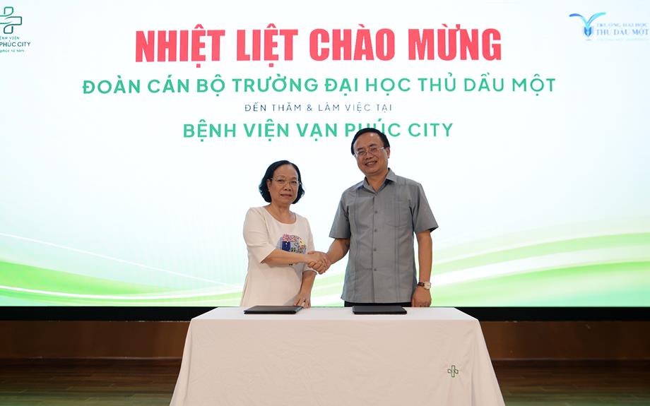 Hợp tác đào tạo nguồn nhân lực y tế với Bệnh viện Vạn Phúc City